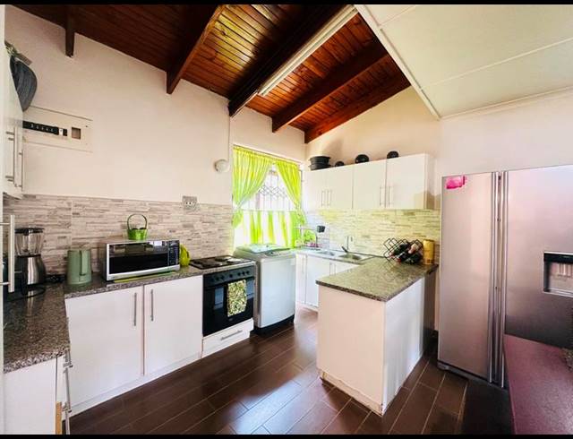 2 BEDROOM DUPLEX FOR SALE IN WOODHAVEN